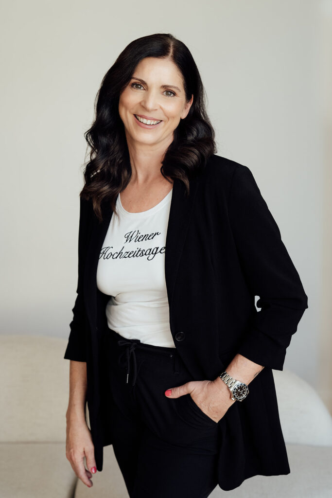 Uschi im stehen lässig